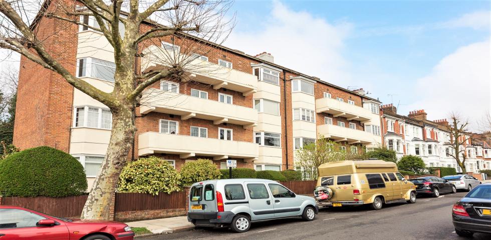 			2 Bedroom, 1 bath, 1 reception Flat			 Sherriff Road, WEST HAMPSTEAD
